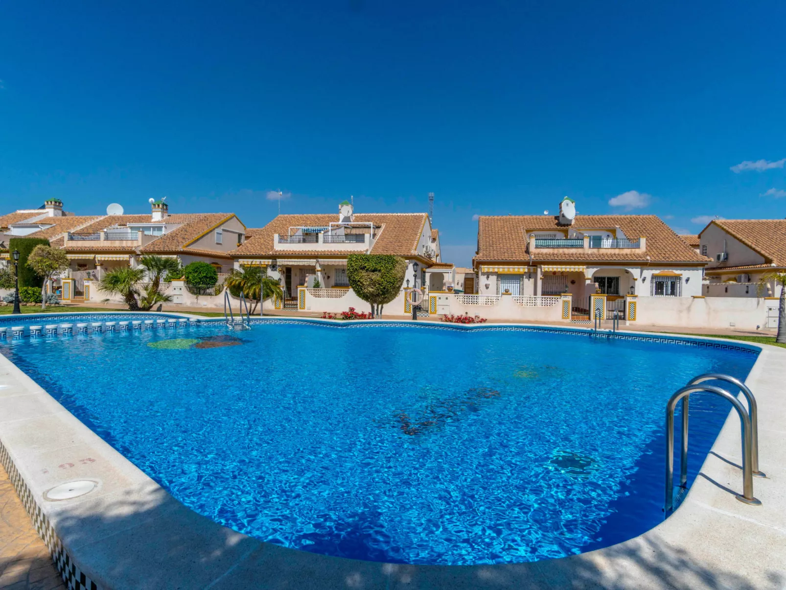 Zenia Golf-Outside