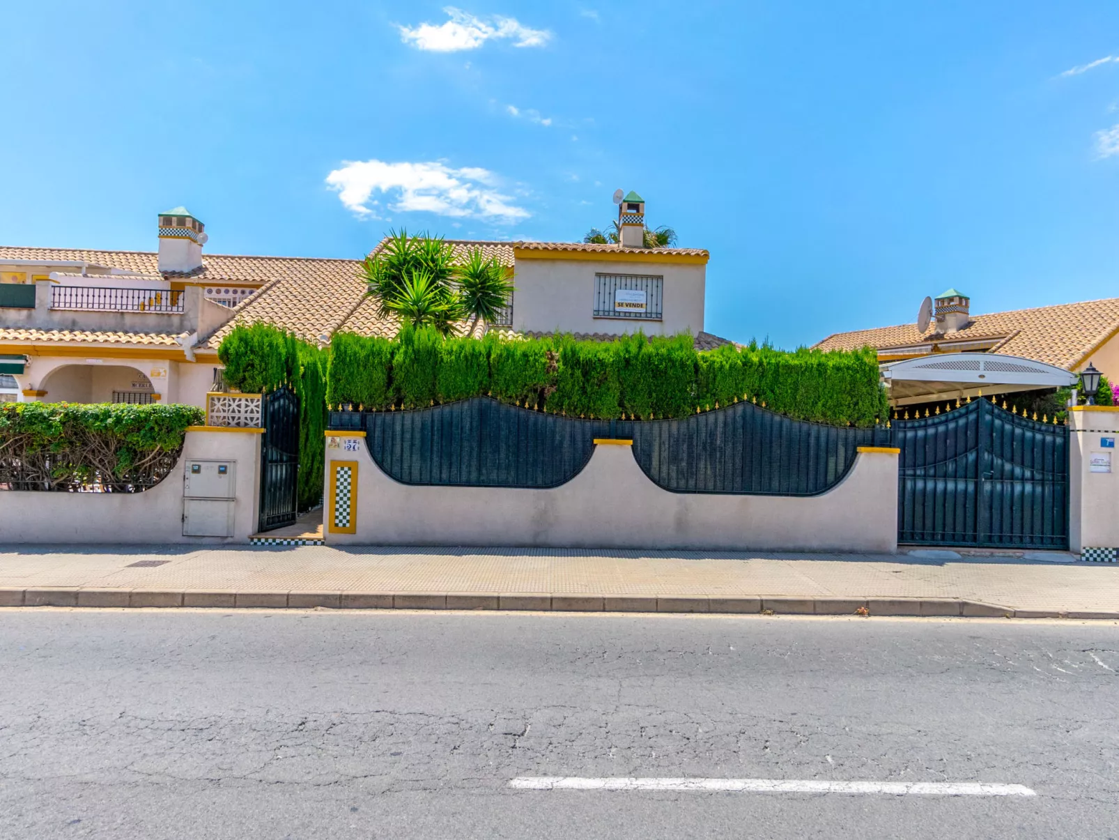 Zenia Golf-Outside