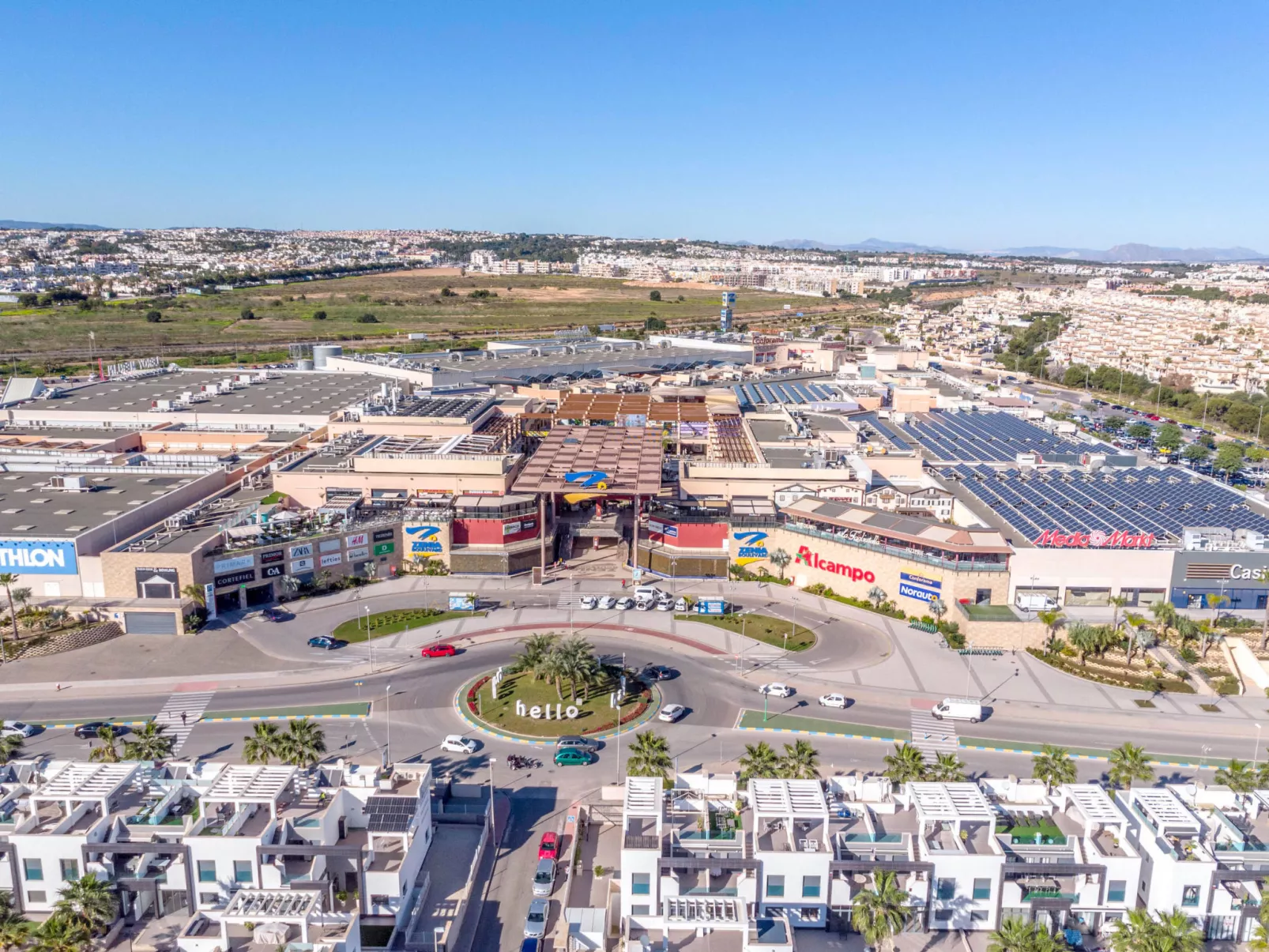 Zenia Golf-Outside