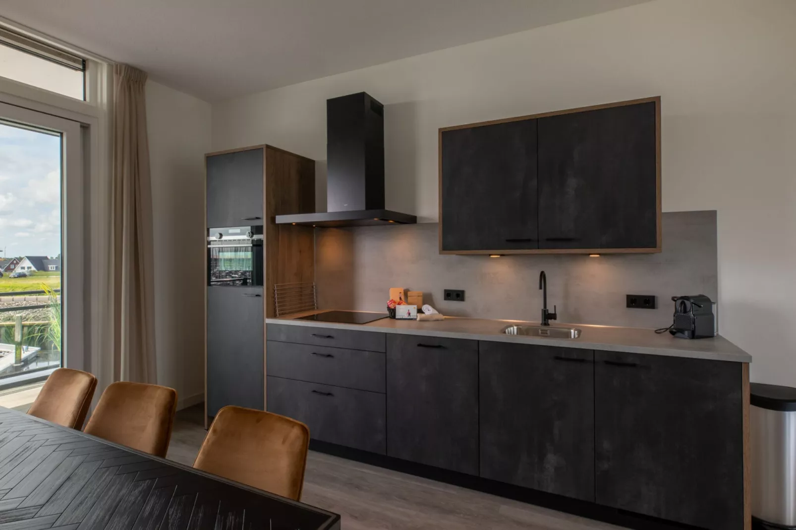Luxe appartement Vista Maris - Havenweg 8-38  Sint-Annaland-Kitchen