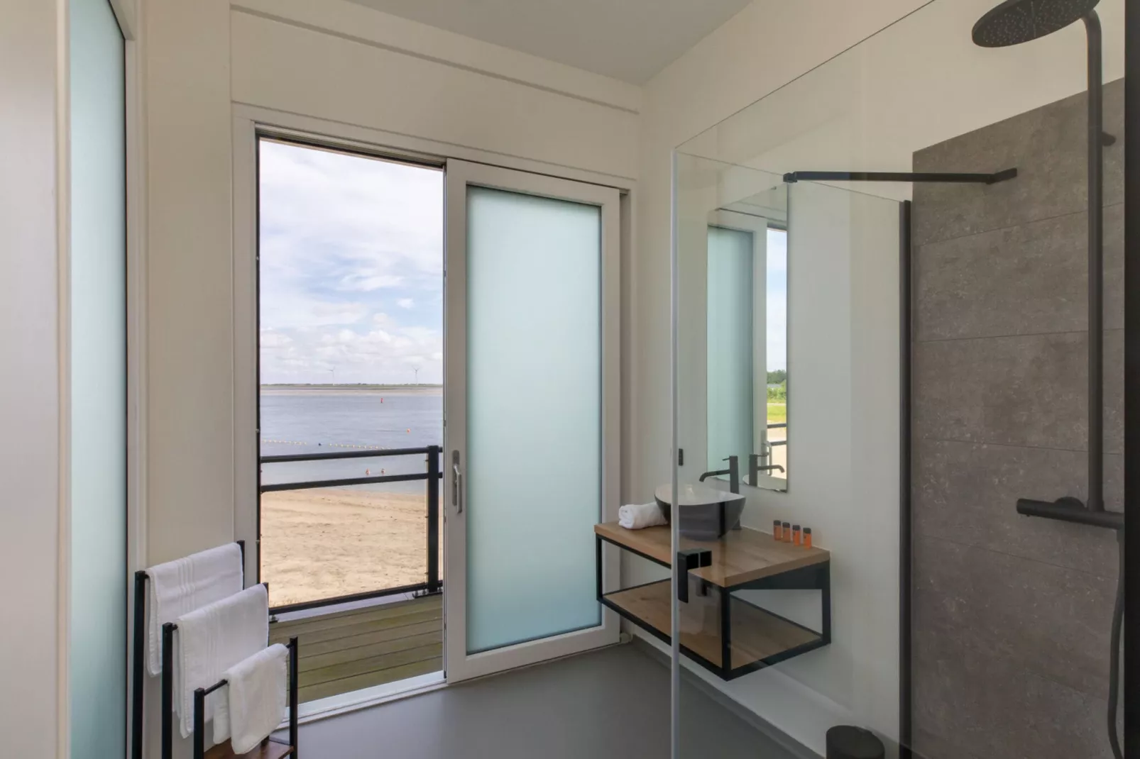 Luxe appartement Vista Maris - Havenweg 8-38  Sint-Annaland-Bathroom