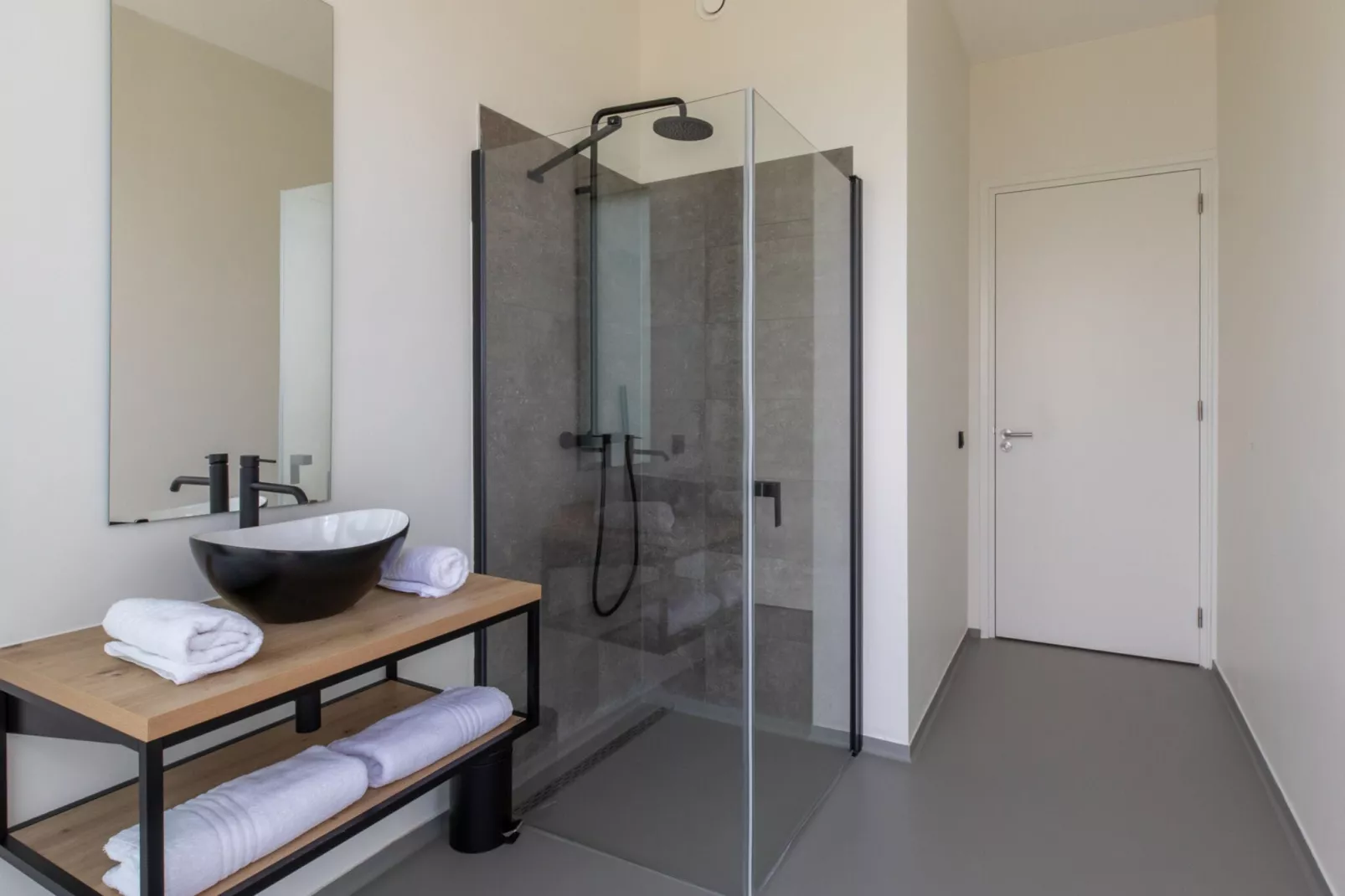 Luxe appartement Vista Maris - Havenweg 8-38  Sint-Annaland-Bathroom