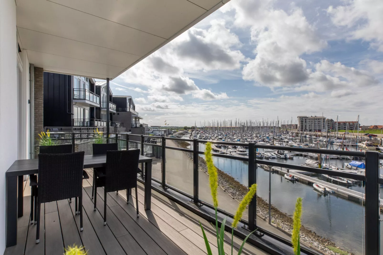 Luxe appartement Vista Maris - Havenweg 8-38  Sint-Annaland-View summer