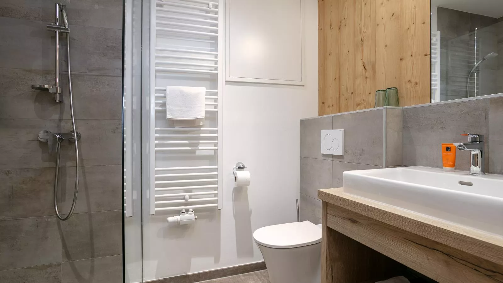 Apart33 Top 2-14-Bathroom