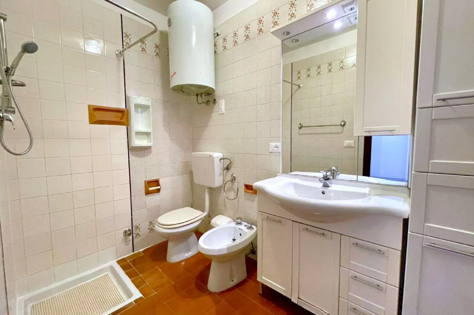 Holiday 8A-Badezimmer