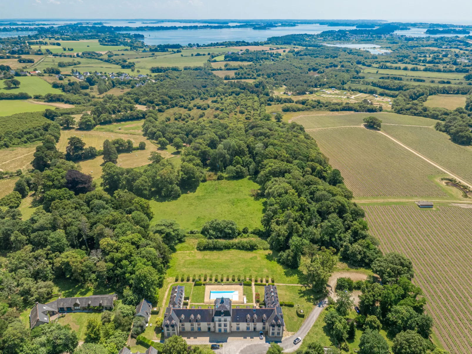Le Château de Kergonano-Outside