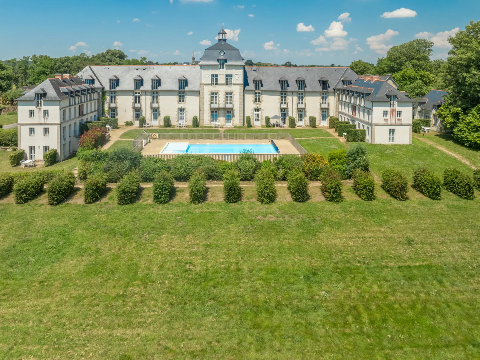 Château De Kergonano, dans l'Orangerie-Outside