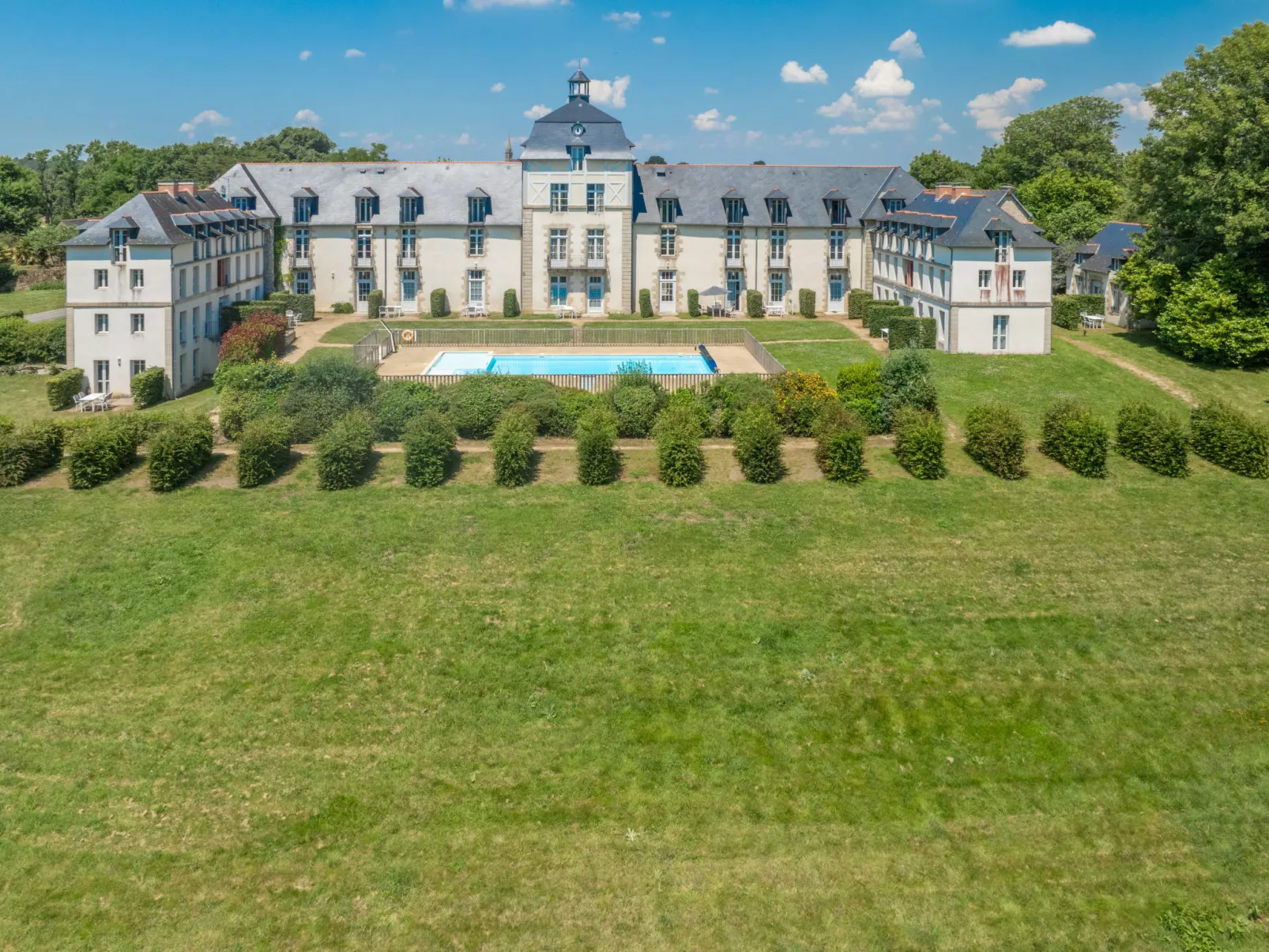 Château De Kergonano-Outside