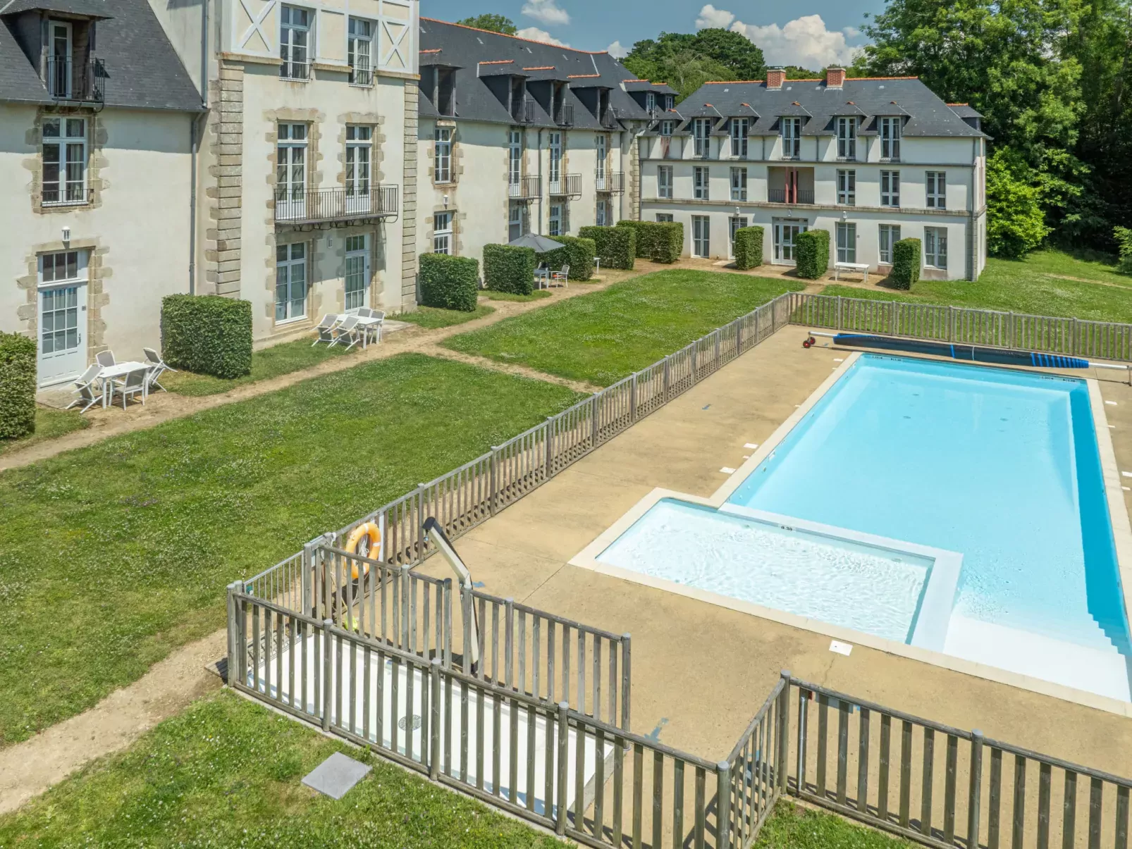 Château De Kergonano-Outside