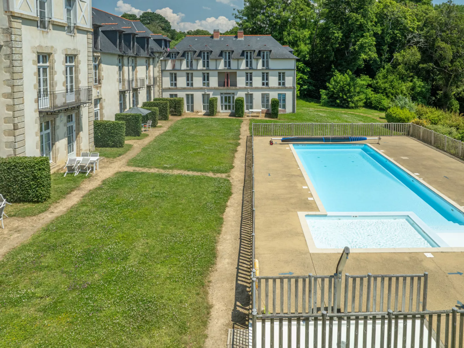 Château De Kergonano-Outside