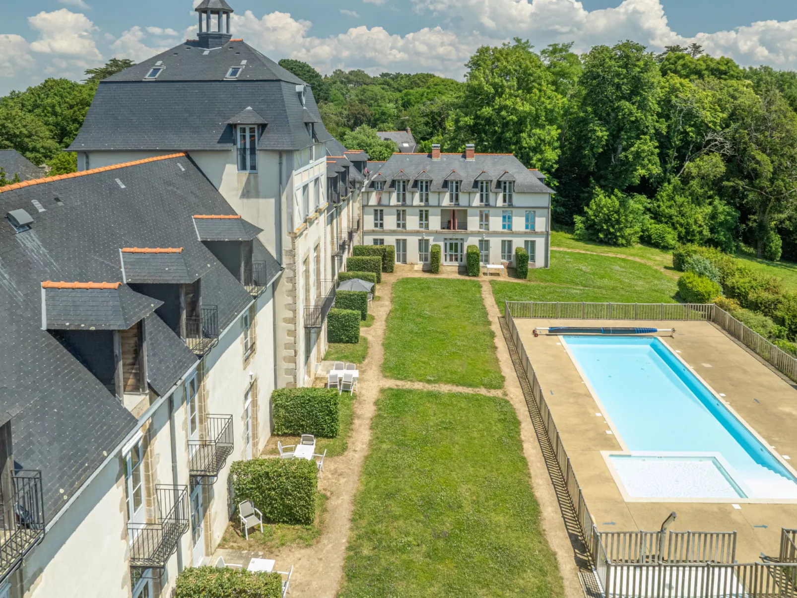 Le Château de Kergonano-Outside