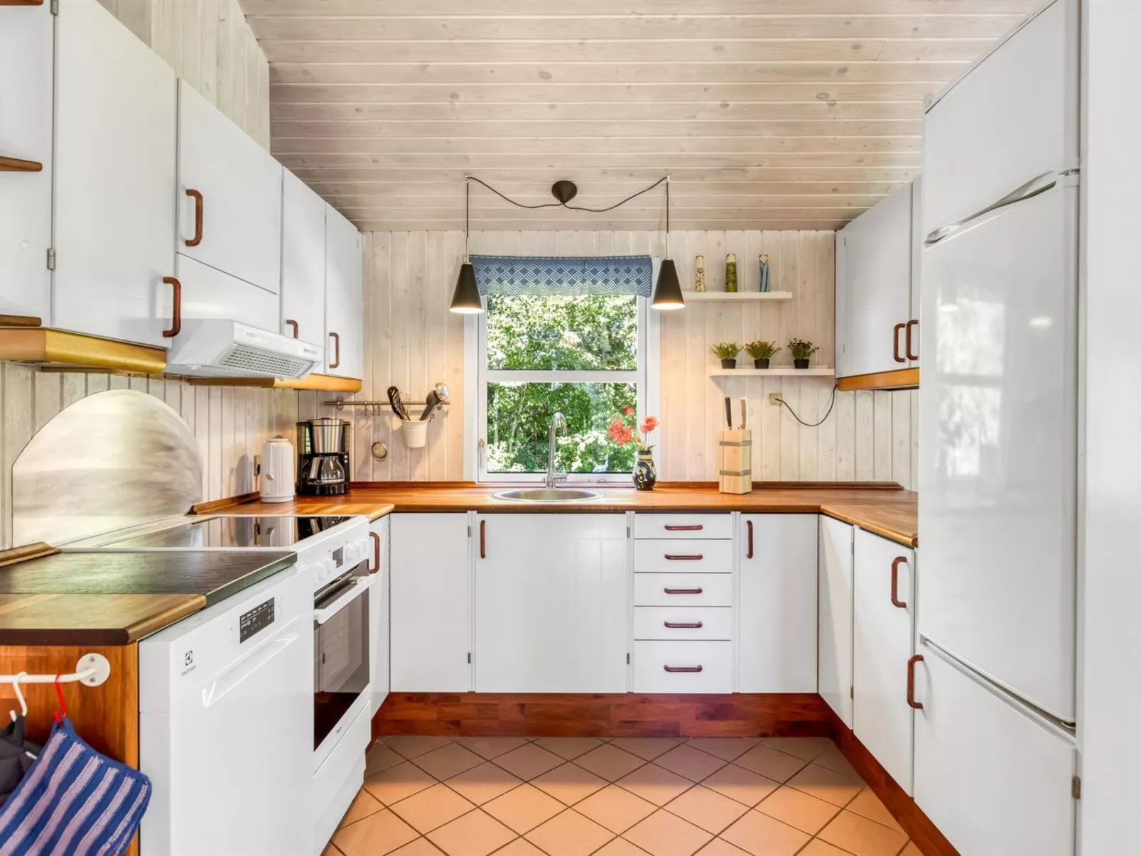 "Olli" - 600m from the sea-Inside