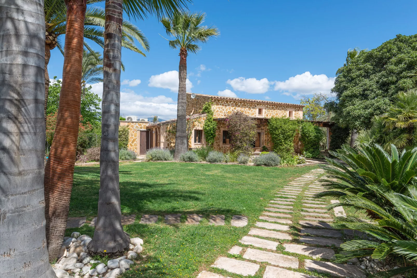 Le Petit Paradis-Exterior summer