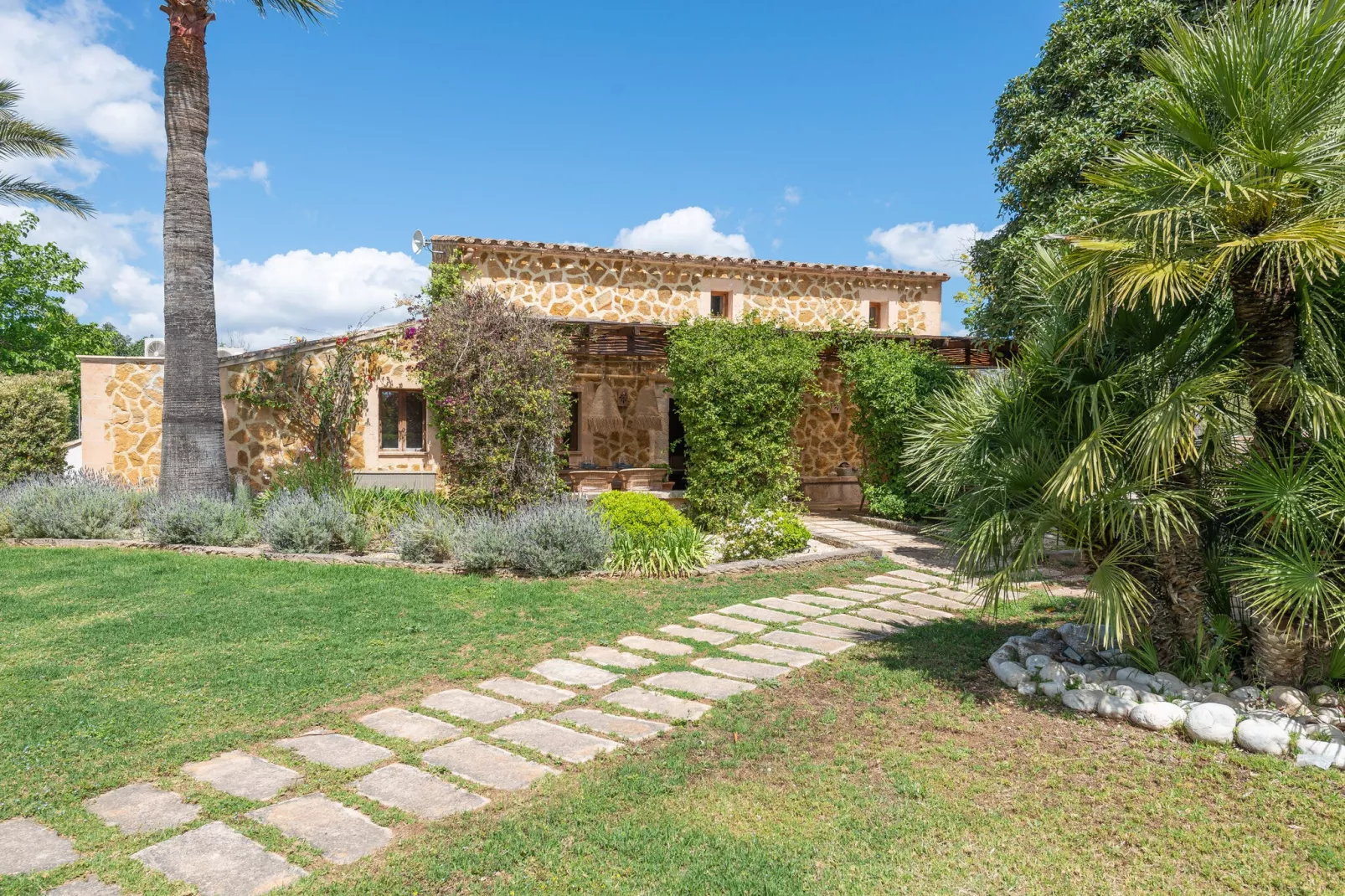 Le Petit Paradis-Exterior summer