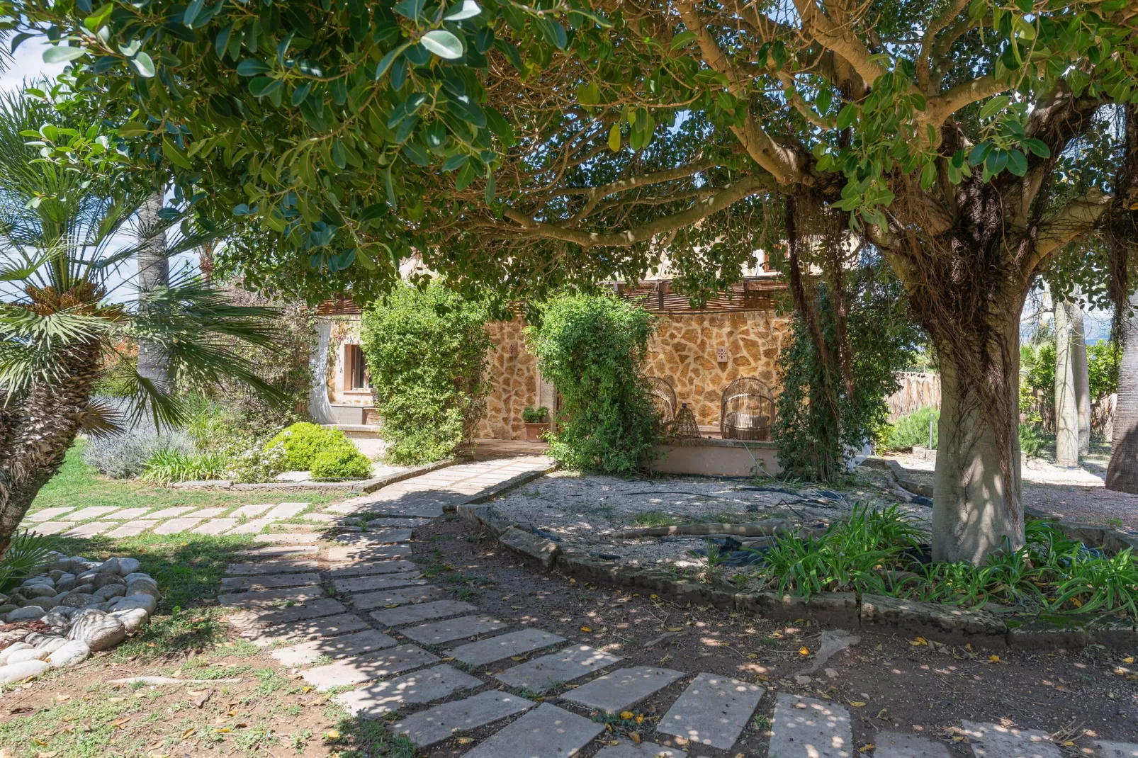 Le Petit Paradis-Exterior summer