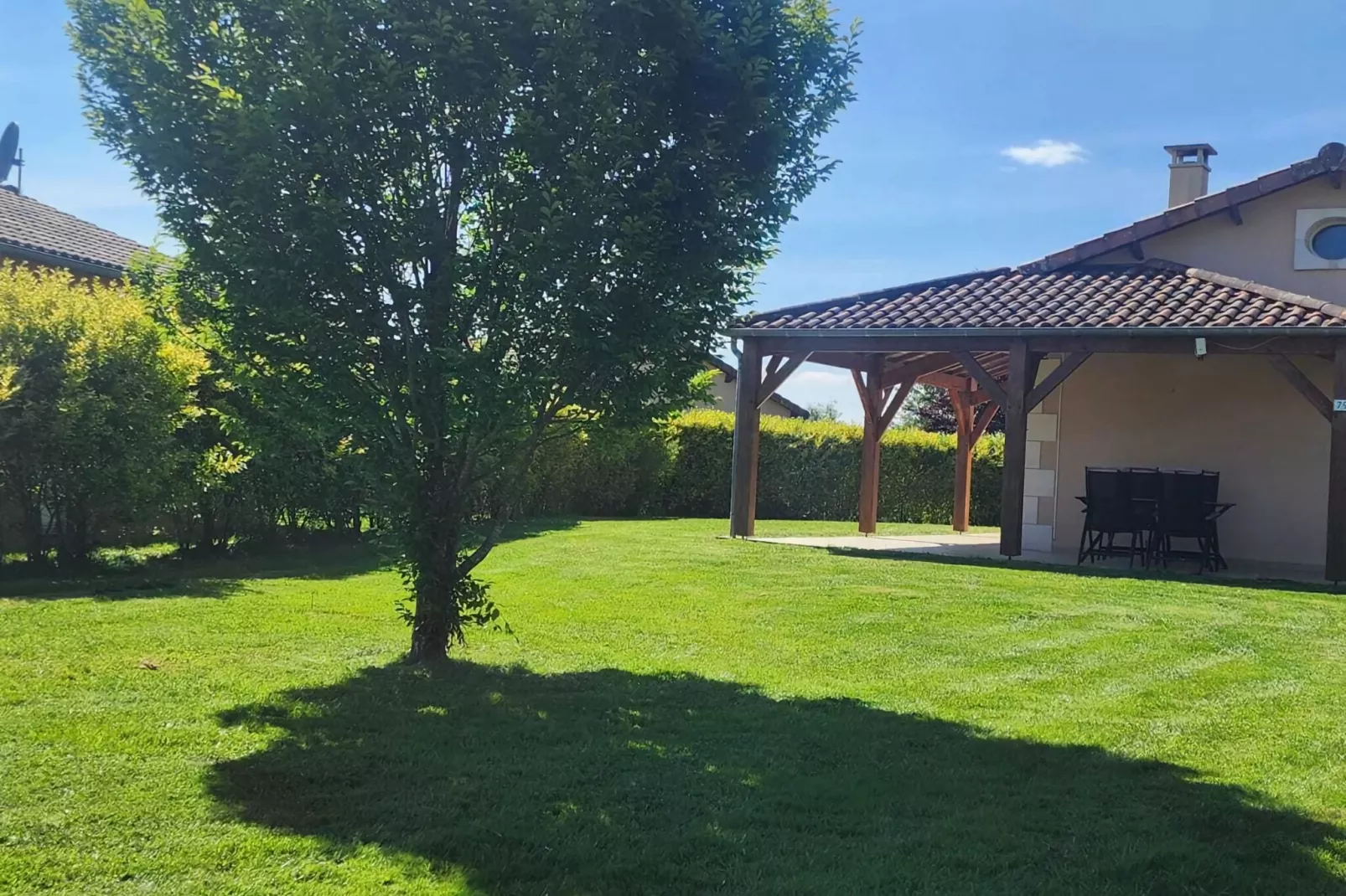 Les Forges 2 bedrooms n80-Gardens summer