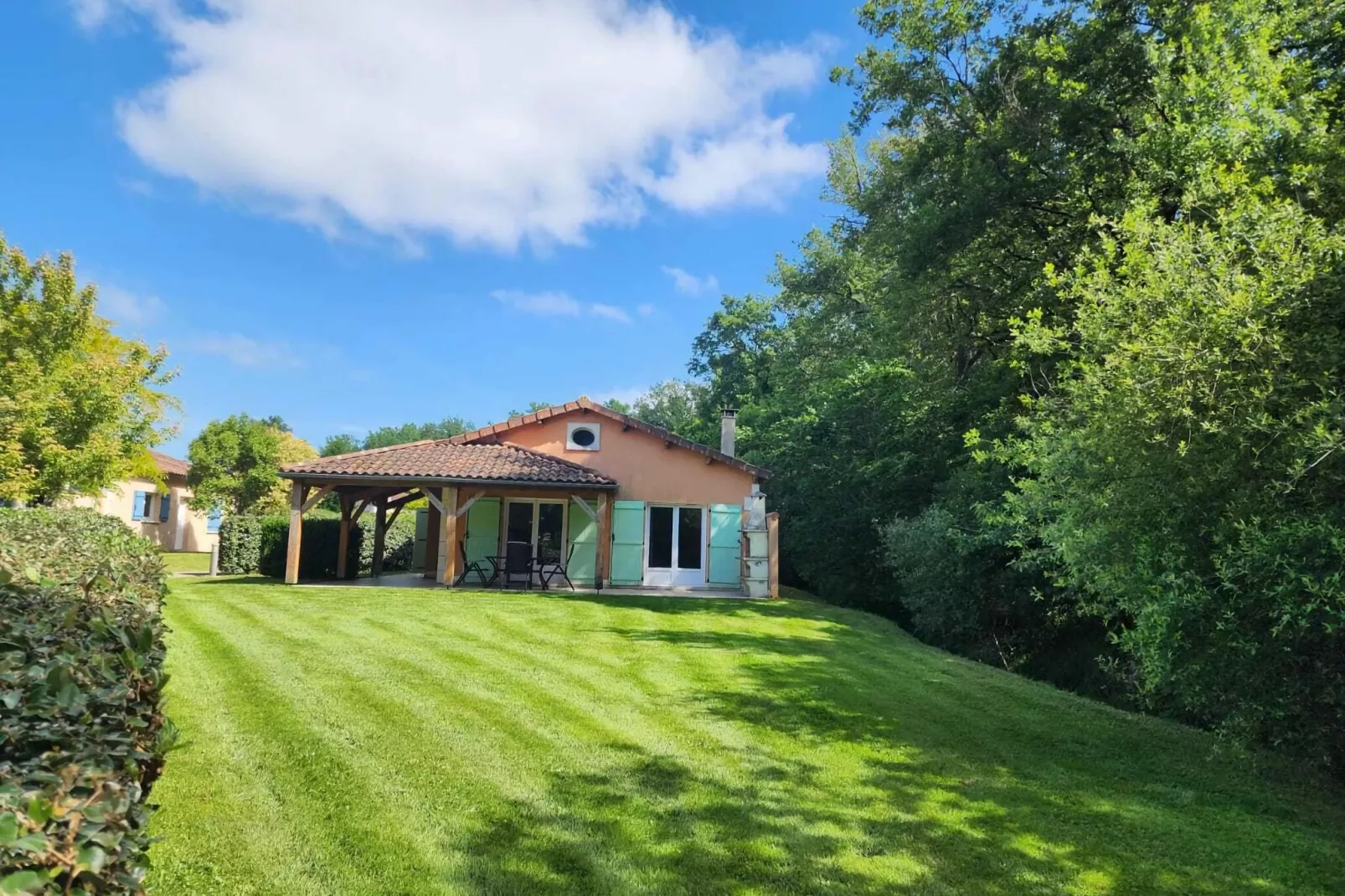 Les Forges 2 bedrooms n80-Gardens summer