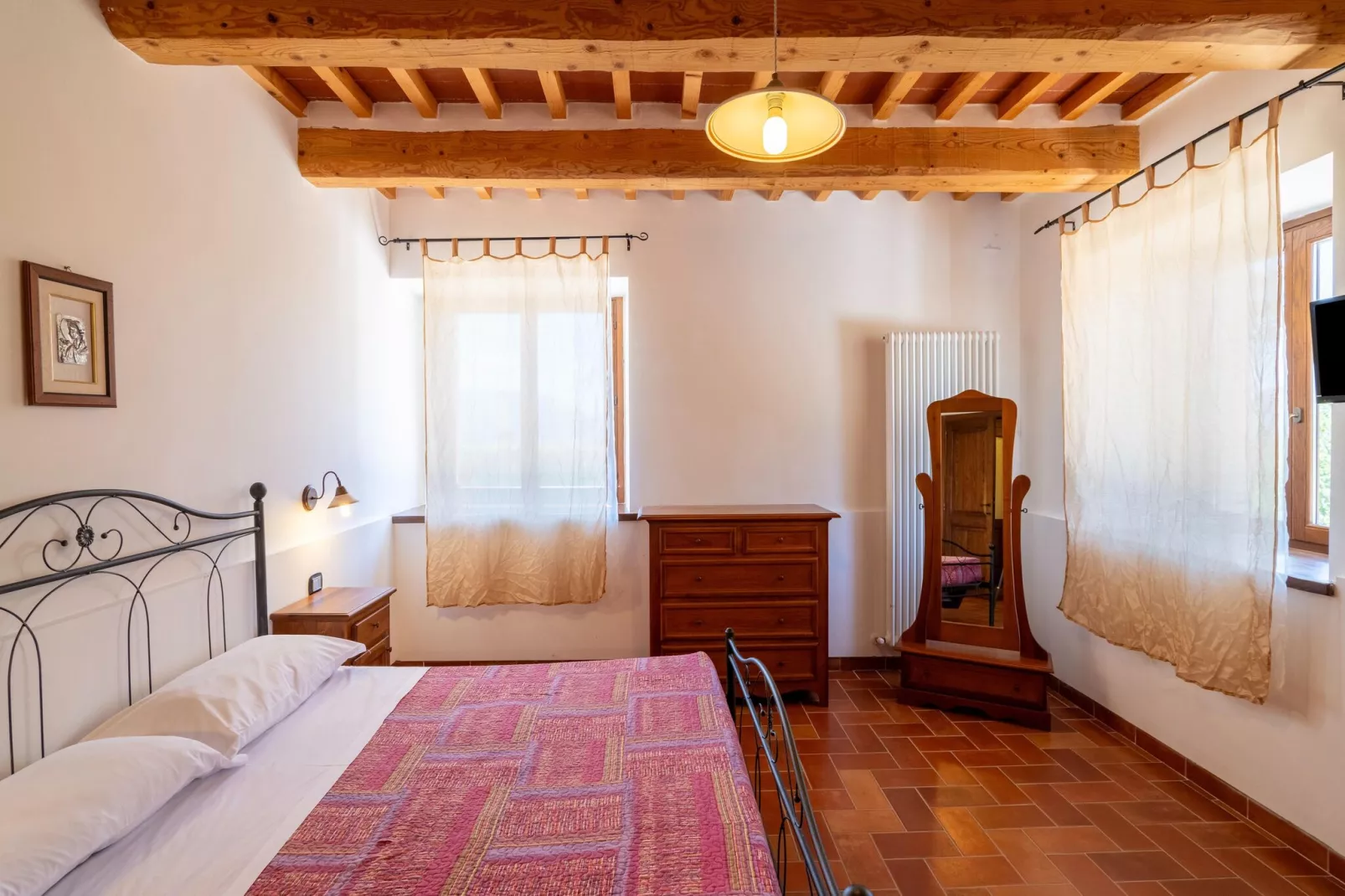 Rosa-Bedroom