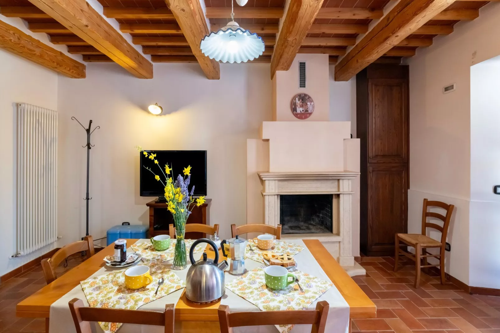 Rosa-Dining room