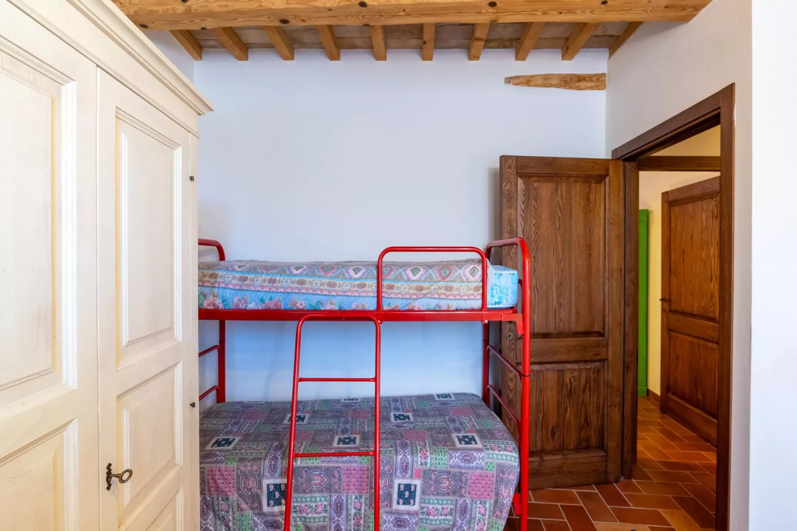 Rosa-Bedroom
