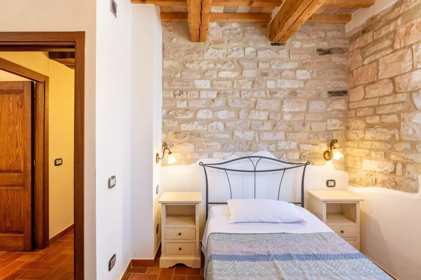 Rosa-Bedroom