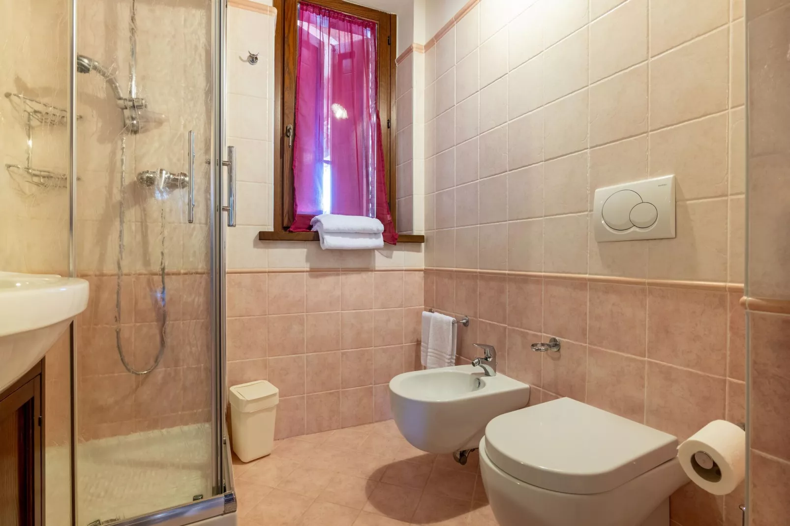Rosa-Bathroom