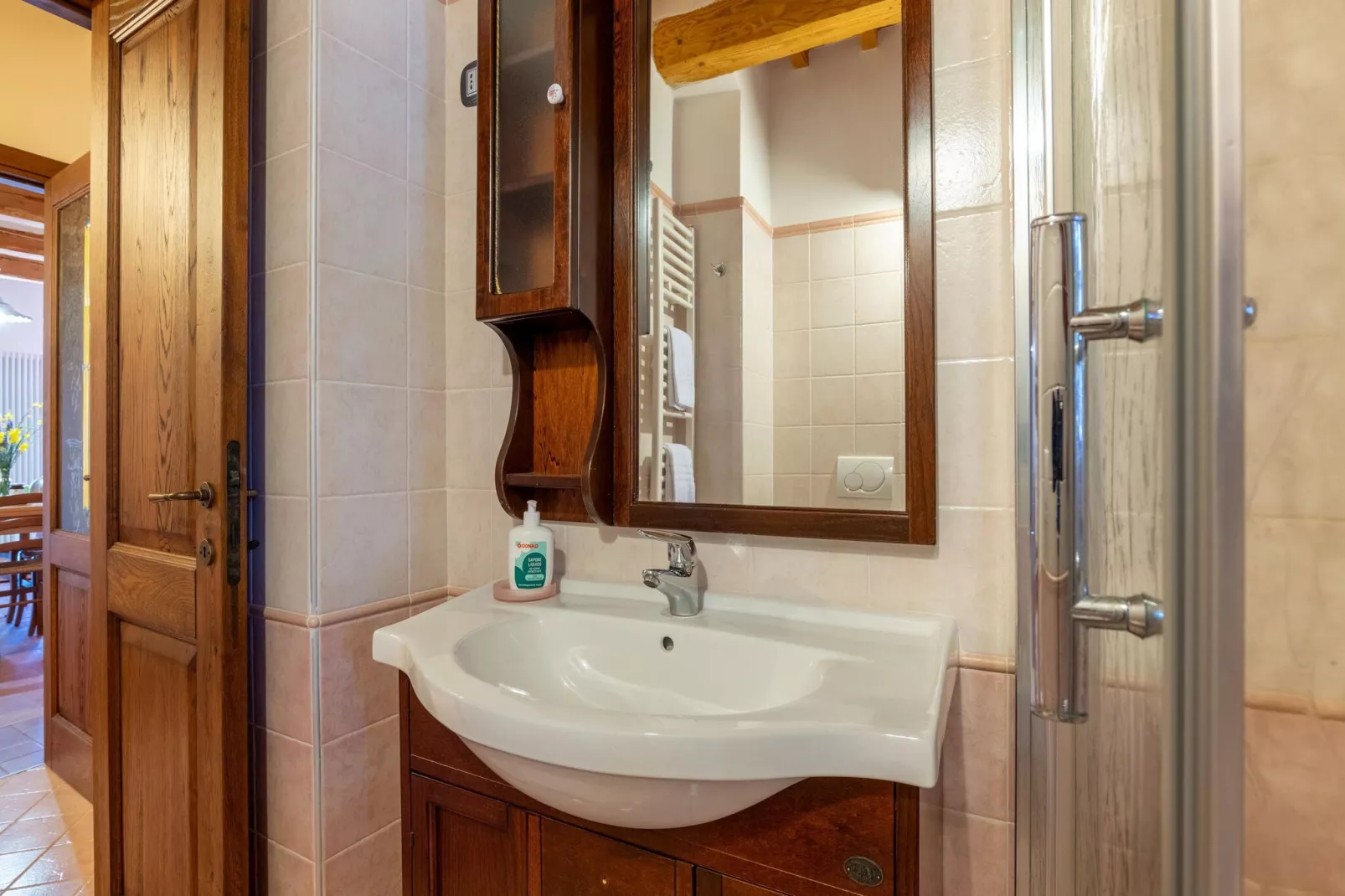 Rosa-Bathroom