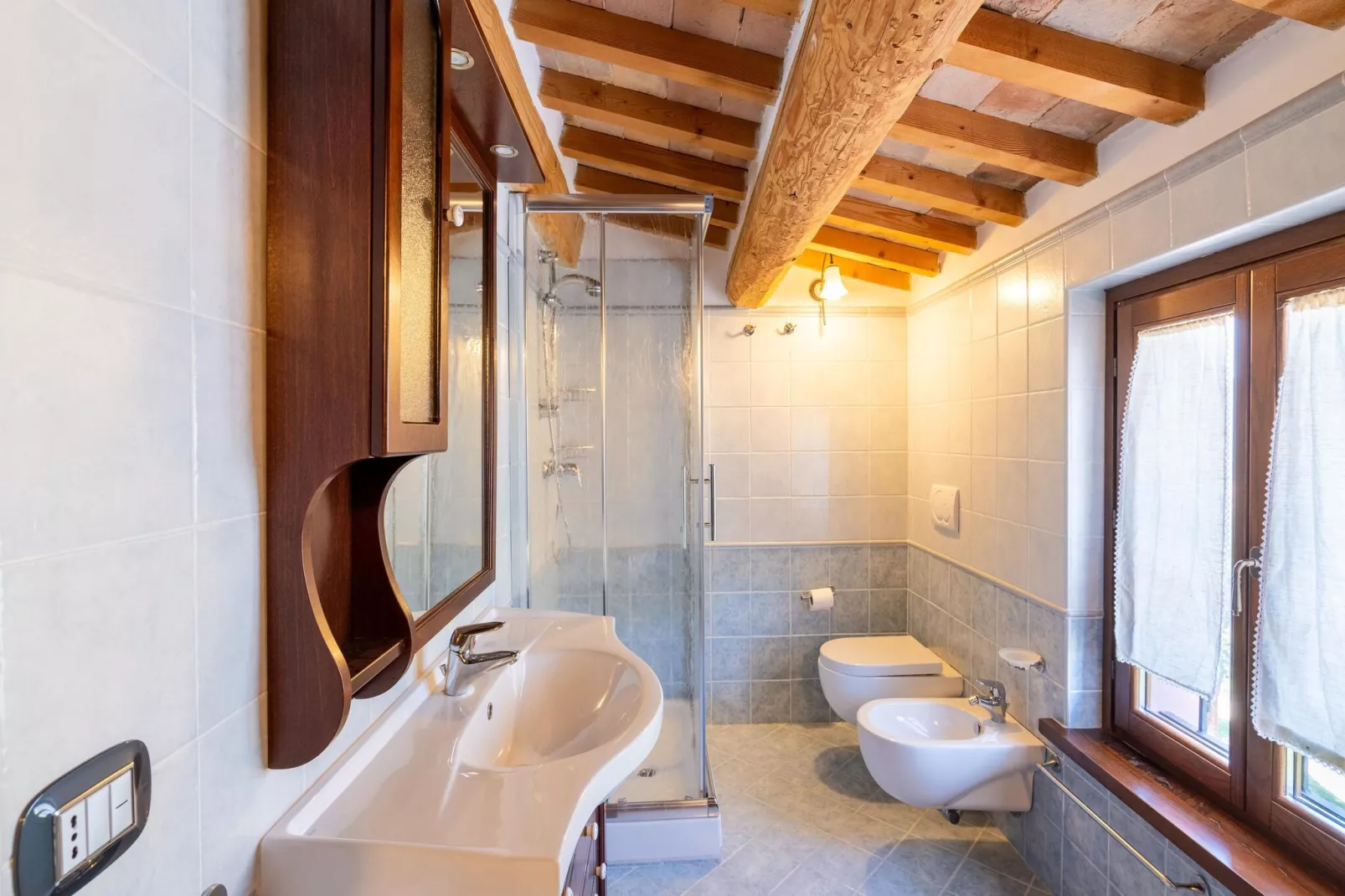 Mimosa-Bathroom