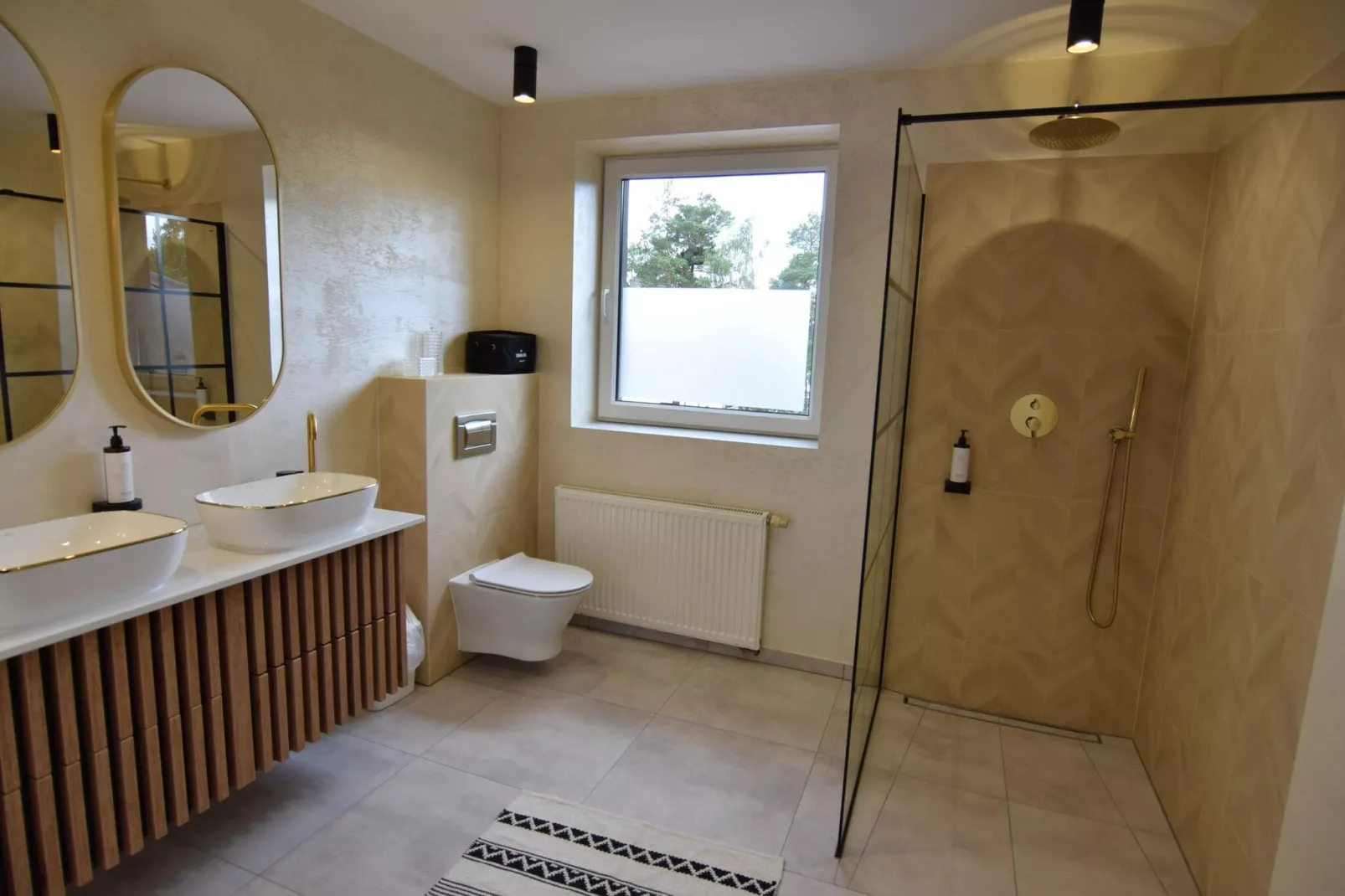 Holiday flat 2nd floor-Bathroom