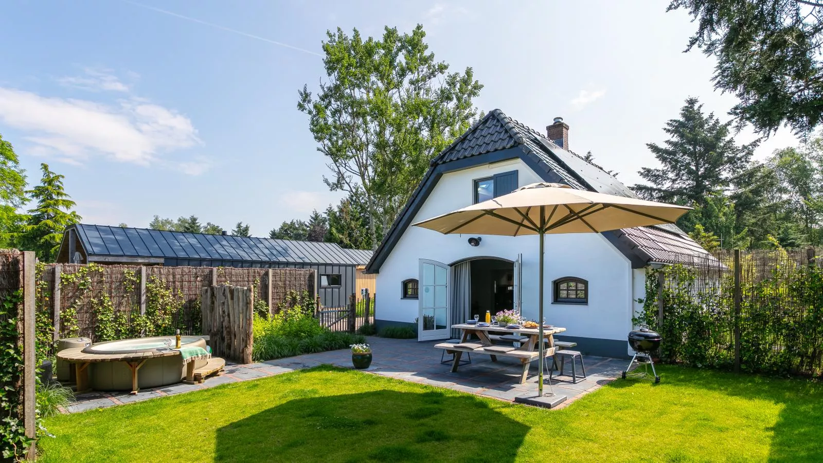 Eefs Huusje-Exterior summer