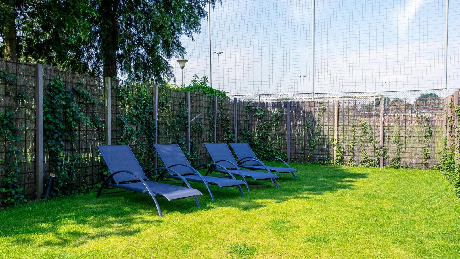Eefs Huusje-Gardens summer