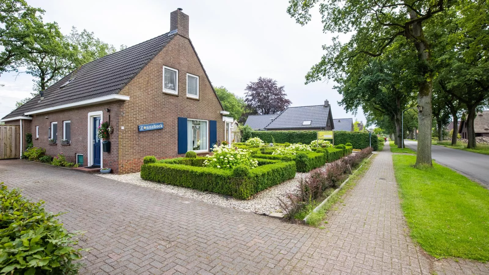 Zonnehoek-Exterior summer