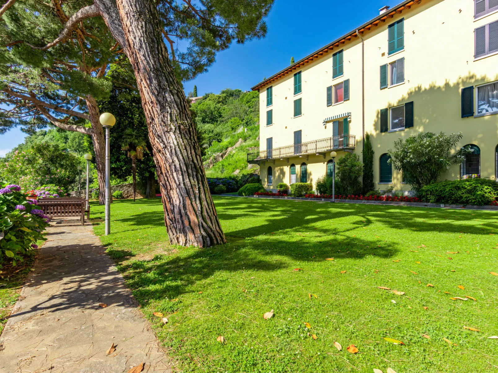 Lago e Sole-Outside