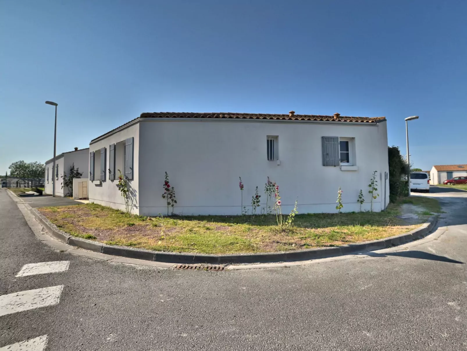 La Parie 1-Outside