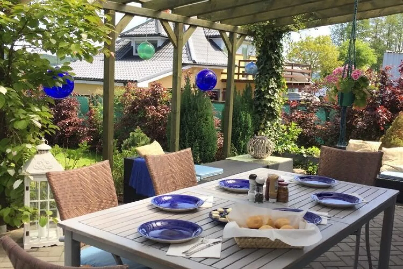 Cottage by the lake in Nadole-Terrassenbalkon