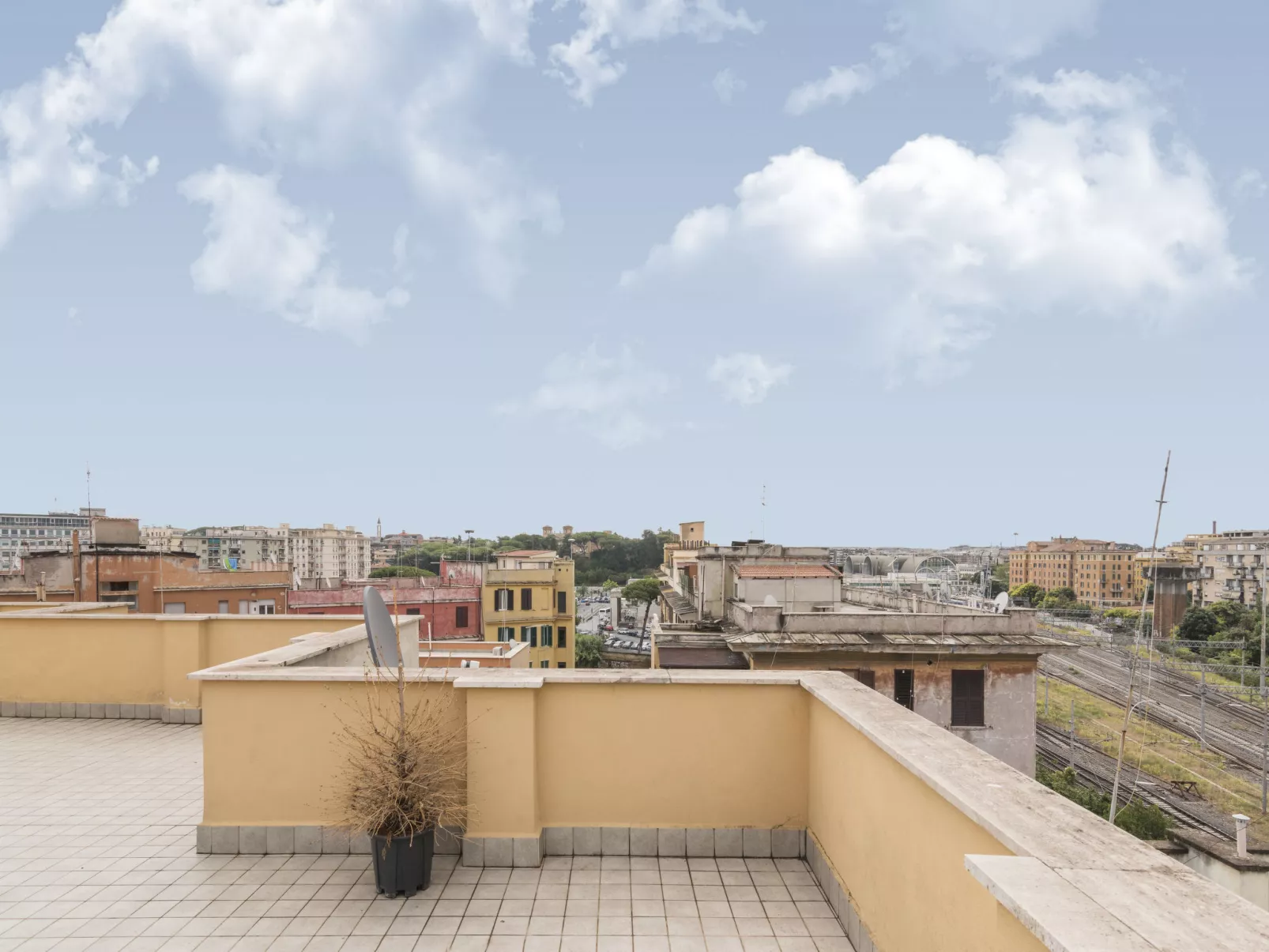 Testaccio Piramide 2-Outside