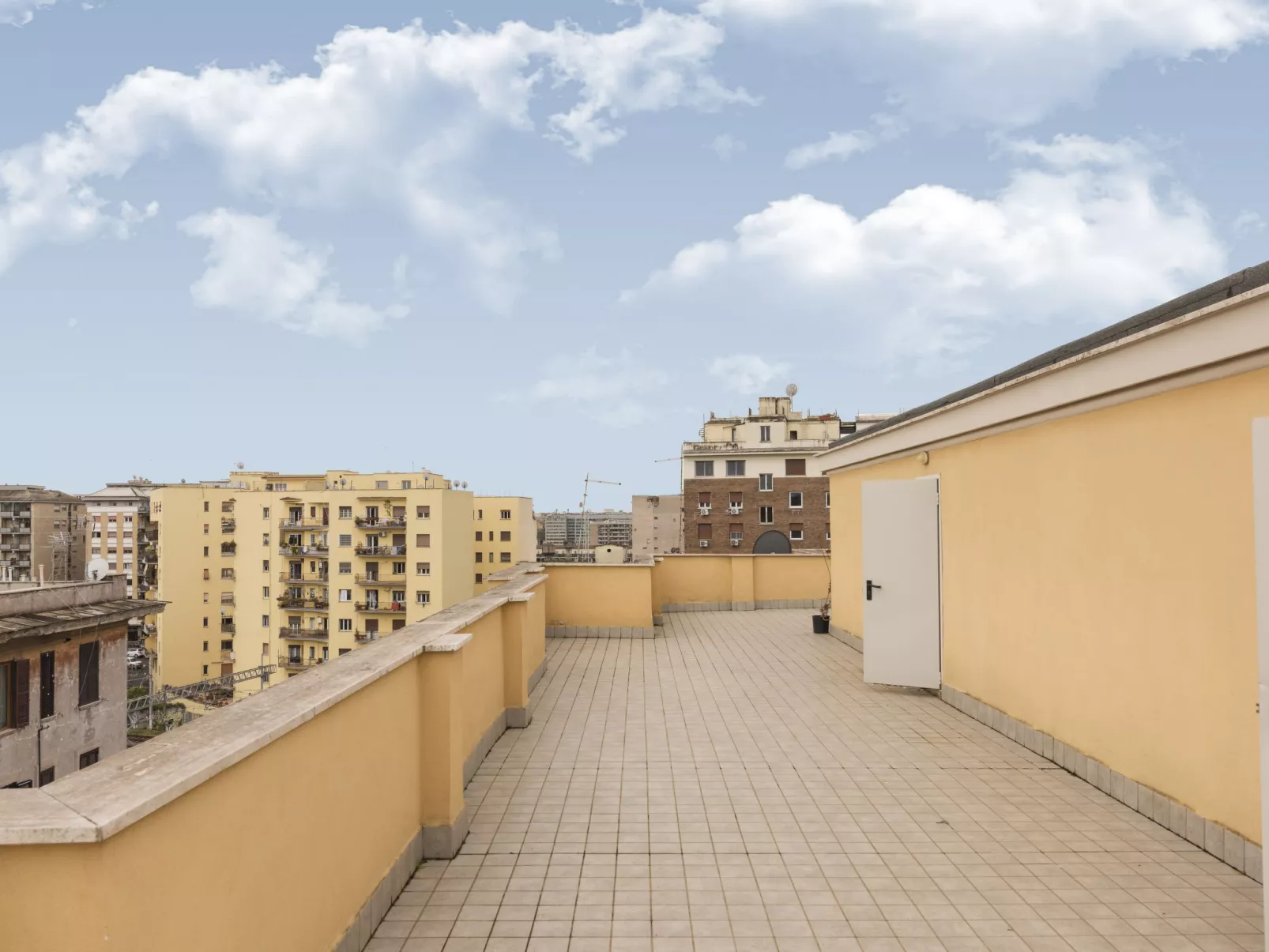 Testaccio Piramide 2-Outside