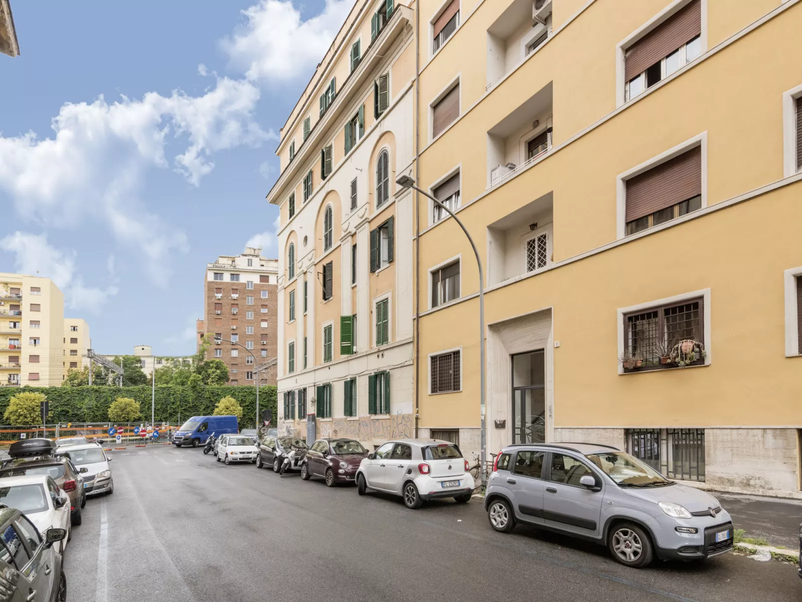 Testaccio Piramide 2-Outside