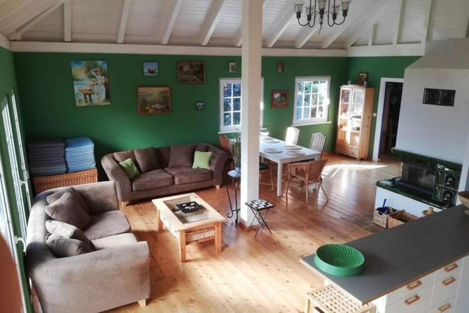 Cottage by the lake in Nadole-Wohnzimmer