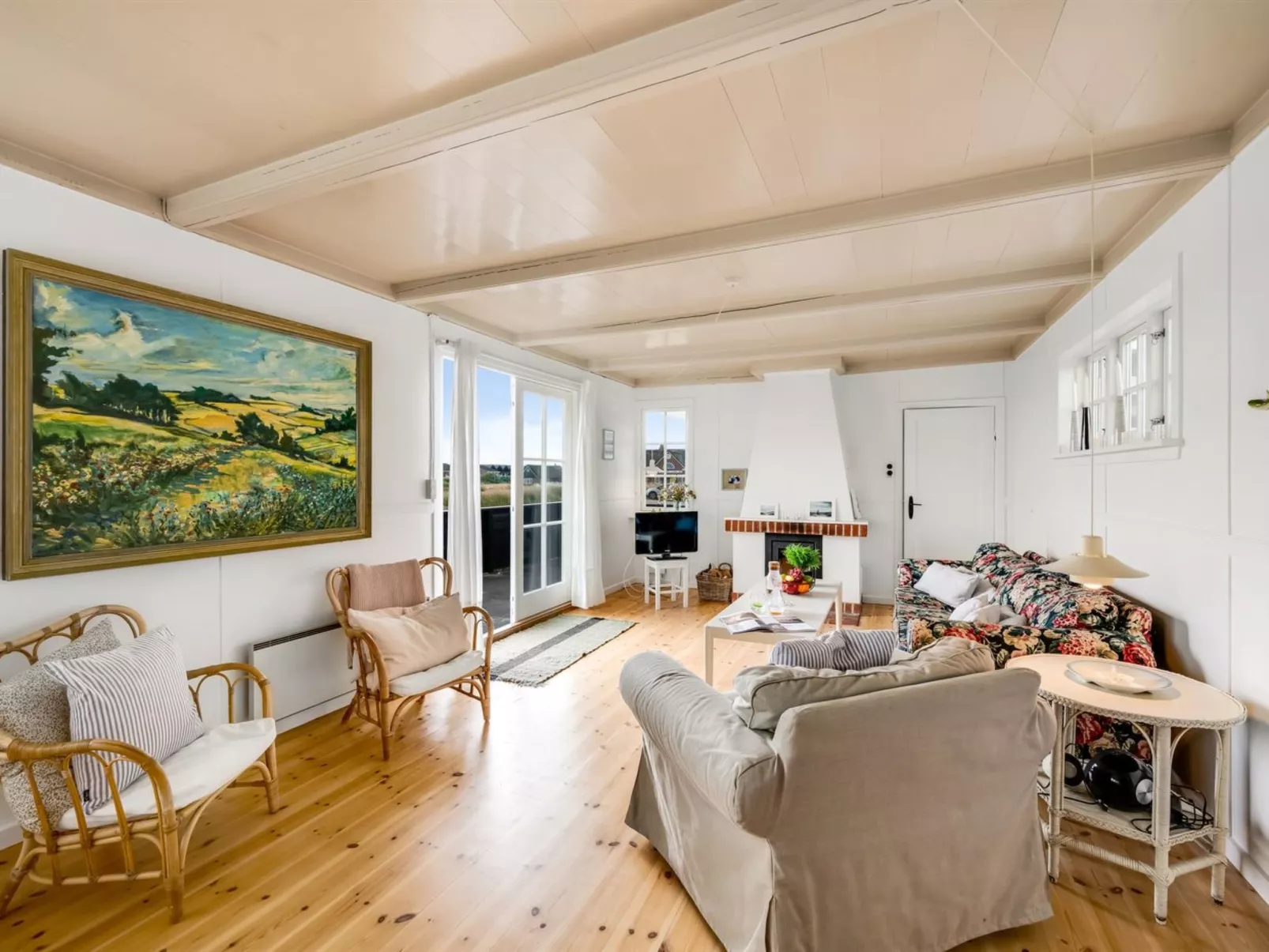 "Jamie" - 200m from the sea-Drinnen