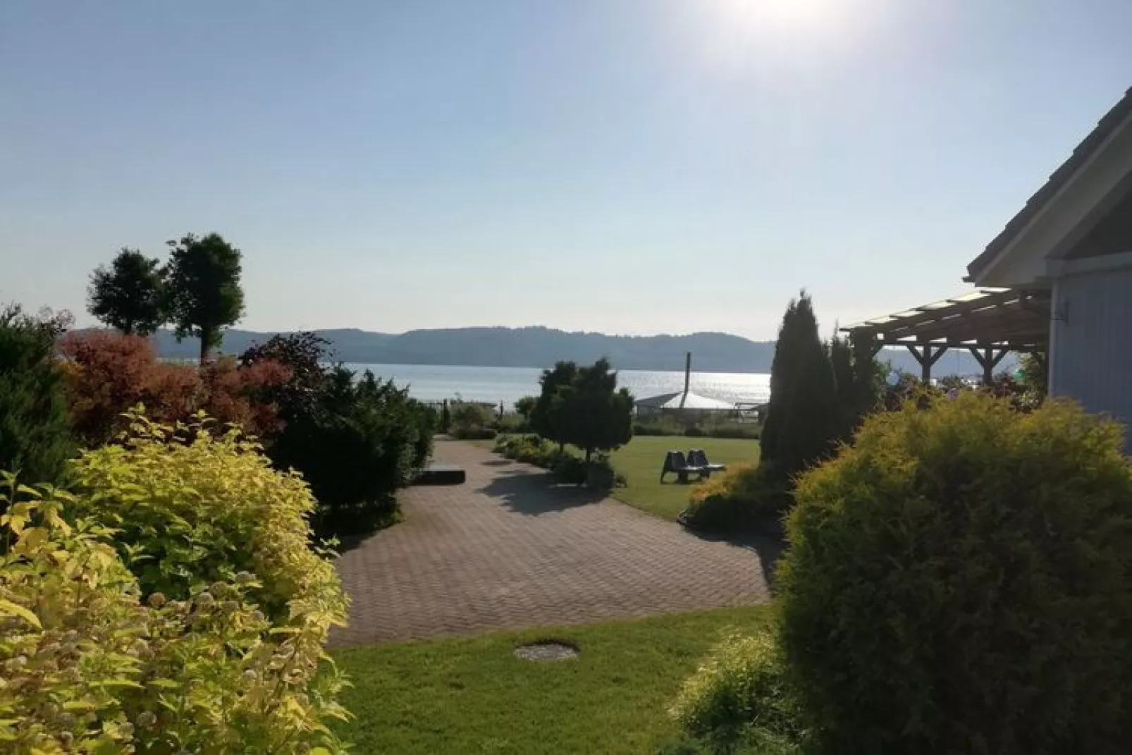 Cottage by the lake in Nadole-Gärten Sommer