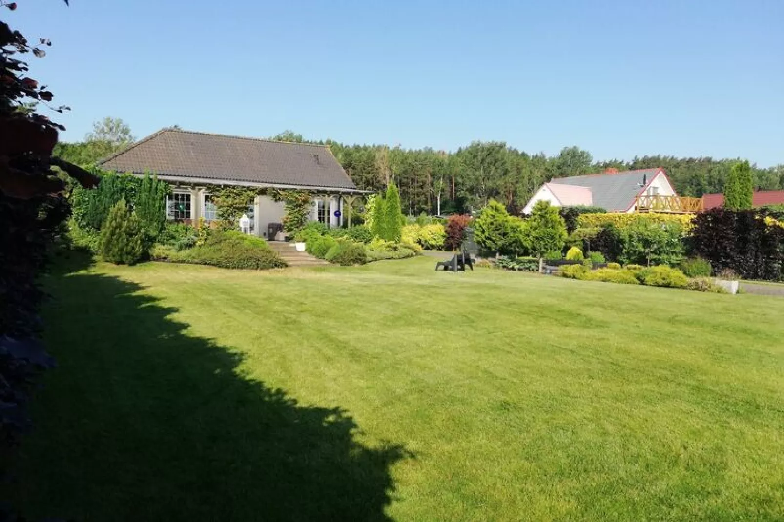 Cottage by the lake in Nadole-Gärten Sommer
