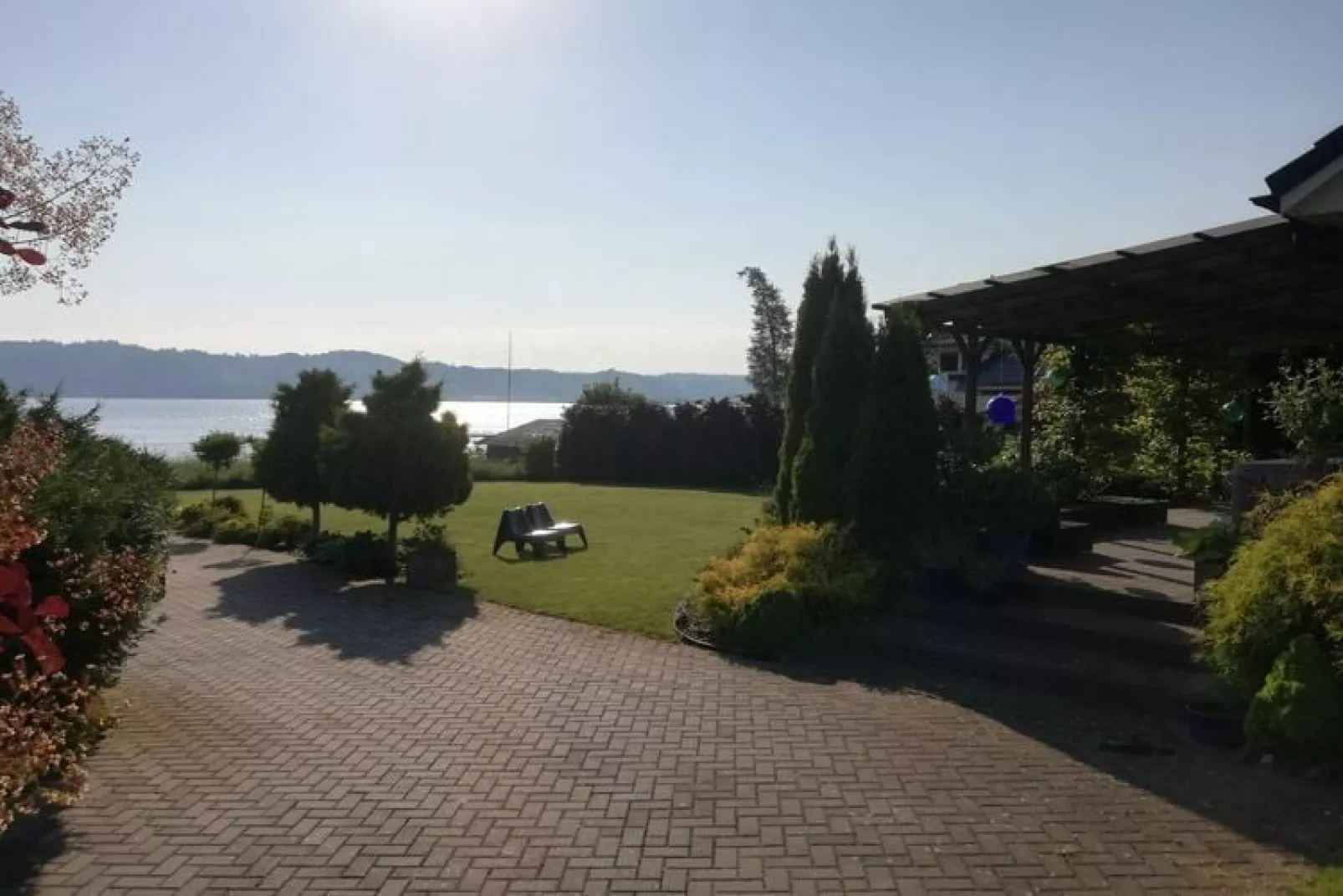 Cottage by the lake in Nadole-Gärten Sommer
