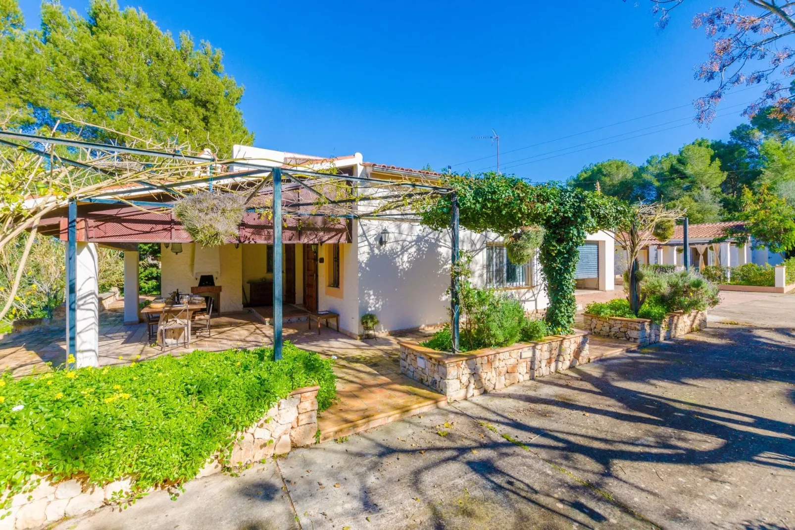 Can Capulla 8-Exterior summer