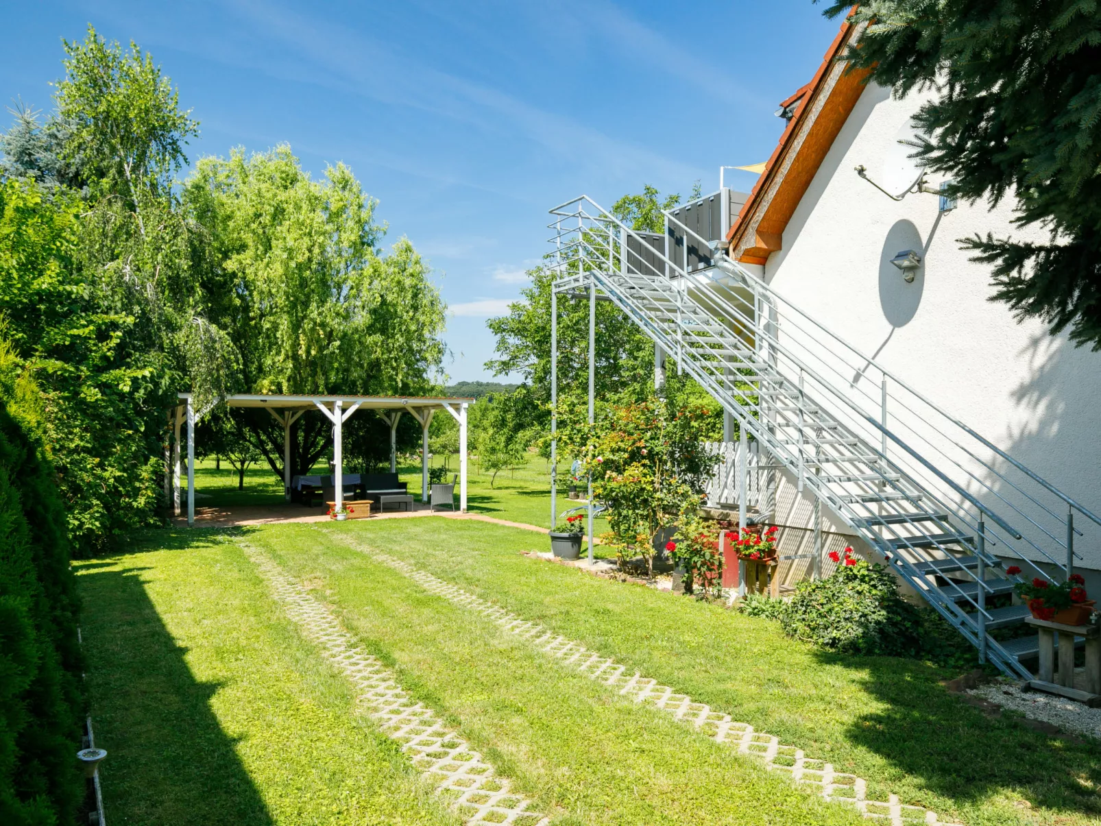 Meretei Porta-Outside