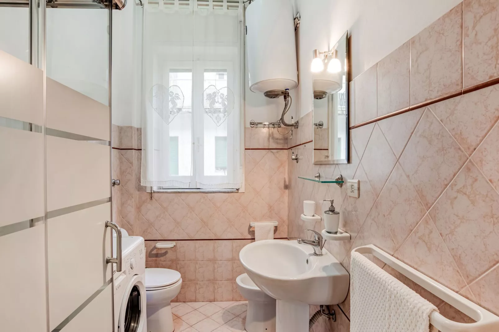 Syracuse Stella Apartment-Bathroom