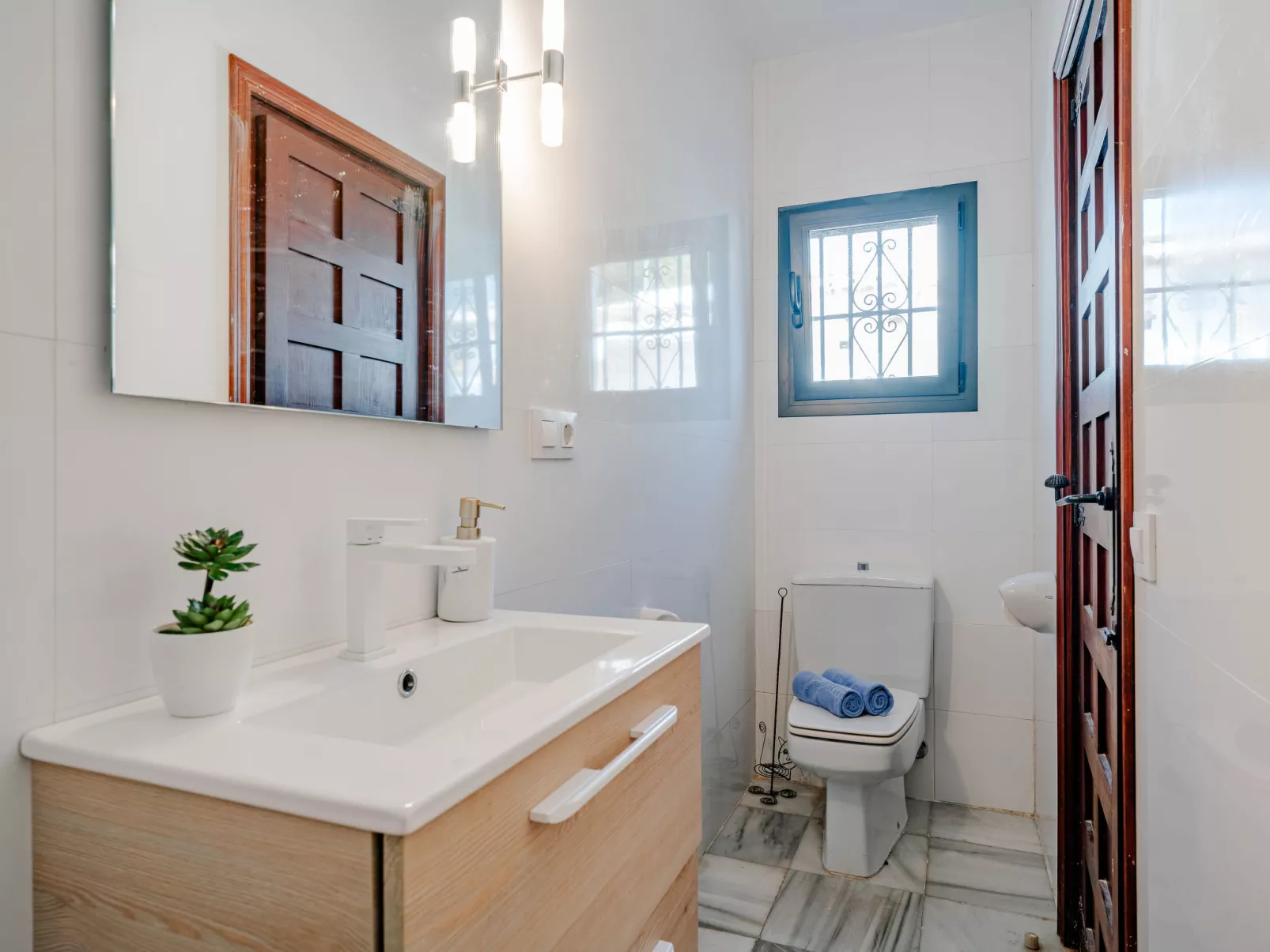 Javea Beauty-Inside