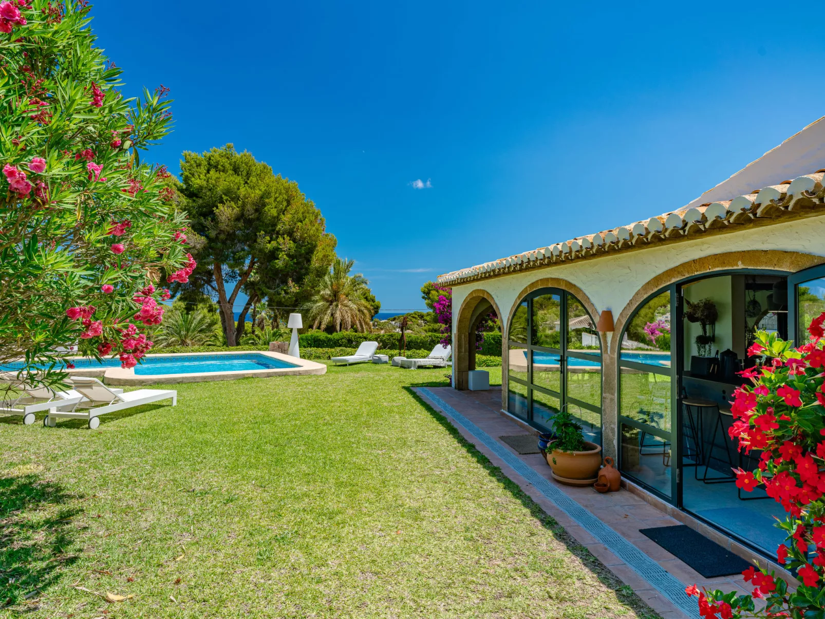 Javea Beauty-Outside