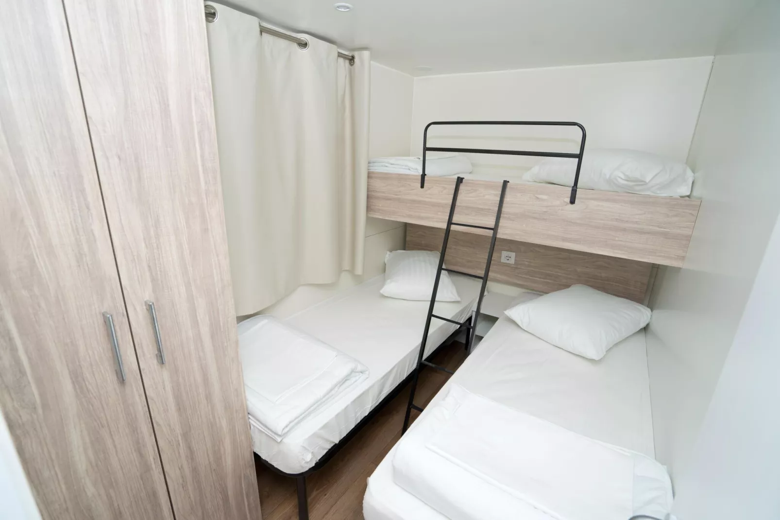 Mobile Homes Kovacine Cres-MH Family Plus 4 Pers-Bedroom