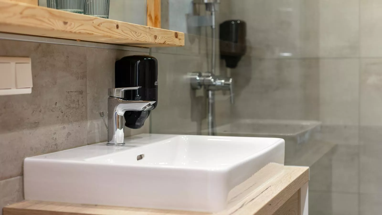 Apart33 Top 1-18-Bathroom
